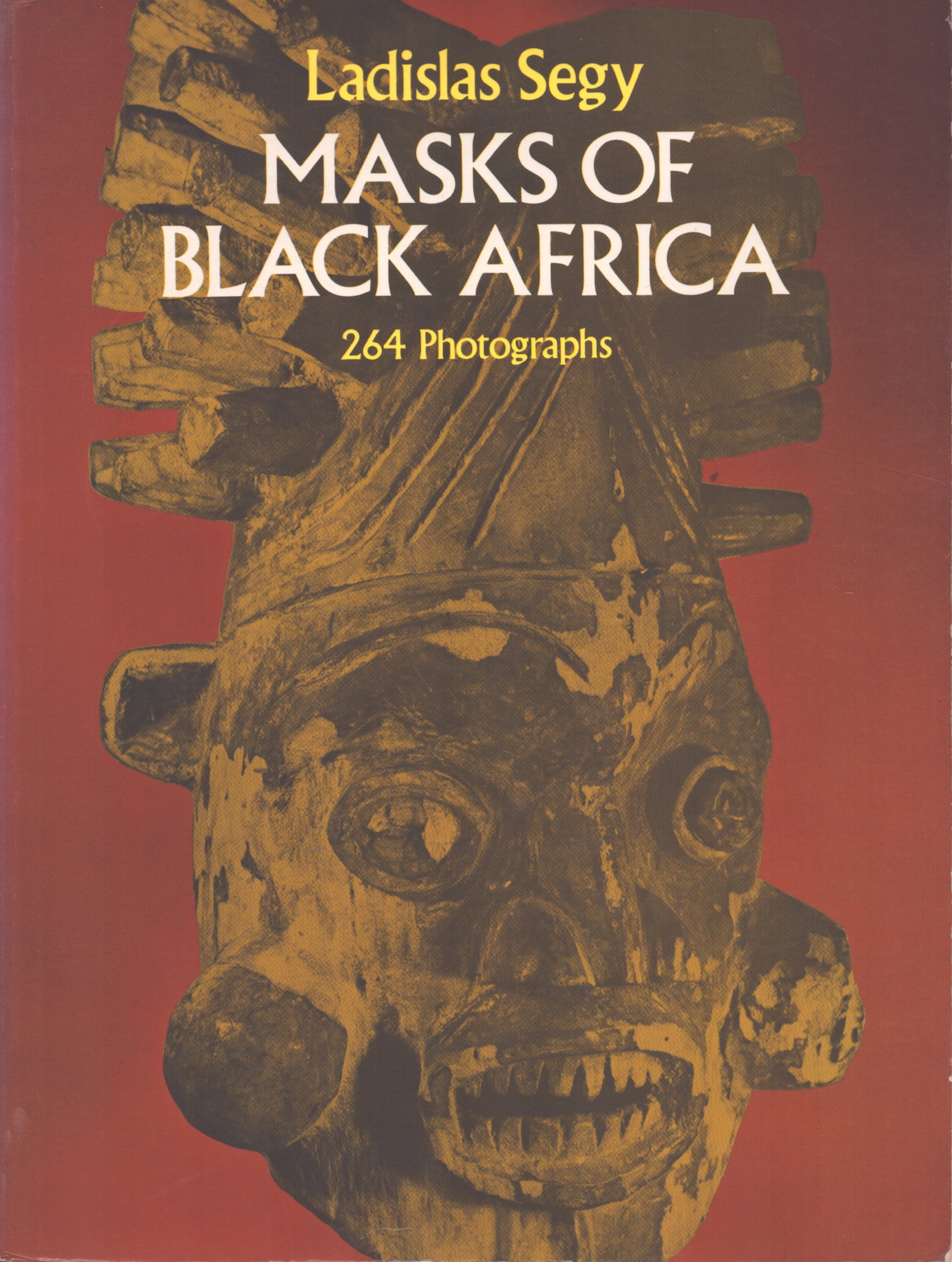 Masks of Black Africa. 294 Photographs: Masks of Black Africa. 294 Photographs Segy, Ladislas New York: Dover Publications Inc (1976) ISBN: 0-486-23181-X English Text/Edition 248 pages Numerous illustrations Softcover 721 g CHF 10 / 20