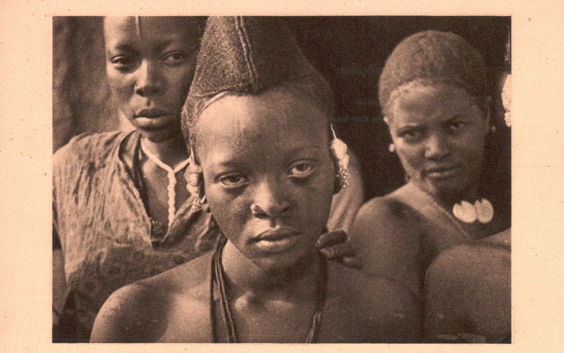 Postkarte, 16. Tchad: Postkarte, 16. Tchad CARTE POSTALE Afrique Equatoriale Française 16. - Tchad Jeune Femme Foulbé Photographie René Moreau Edition R. Bègue, 9, Rue Cauchois - Paris CHF 10 / 20