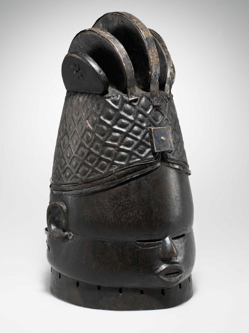 Maske ("sowei") mit Silberdose (1 of 6)