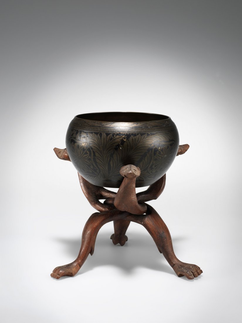 Schale auf Dreifuss (1 of 2)