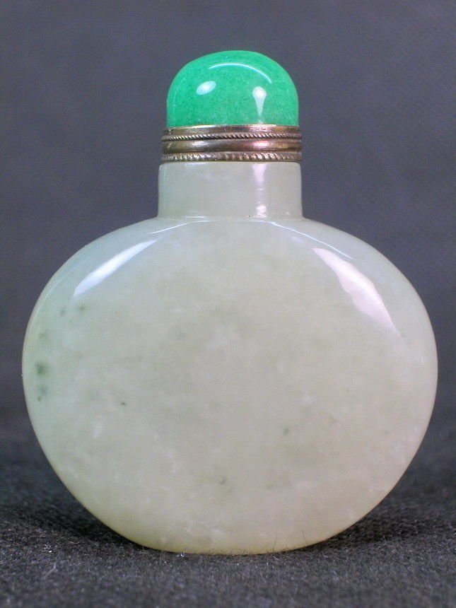 Chinese Celadon Hetian Nephrite Jade Snuff Bottle (1 of 7)