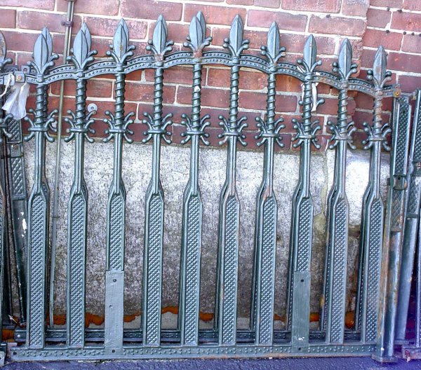 CAST IRON GREEN FENCING 11 Sections W 21 post 916C