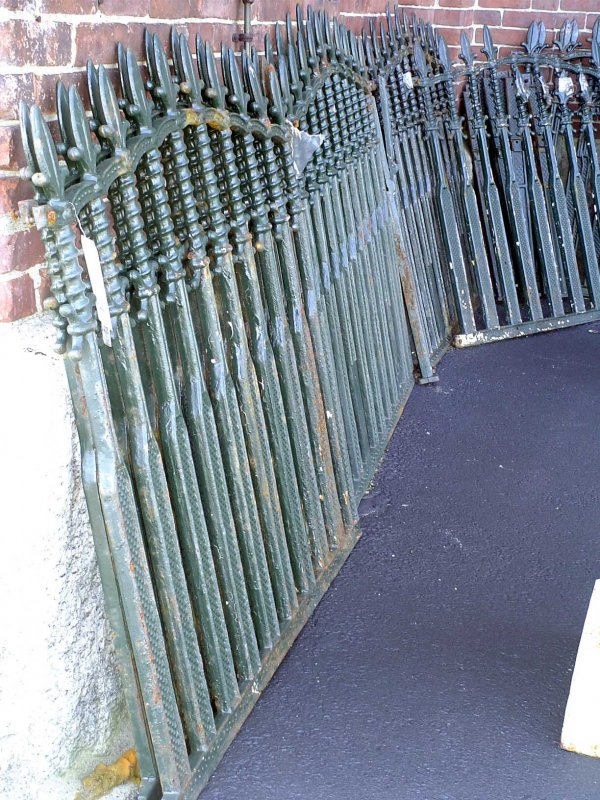 CAST IRON GREEN FENCING 11 Sections W 21 post 916C - 2