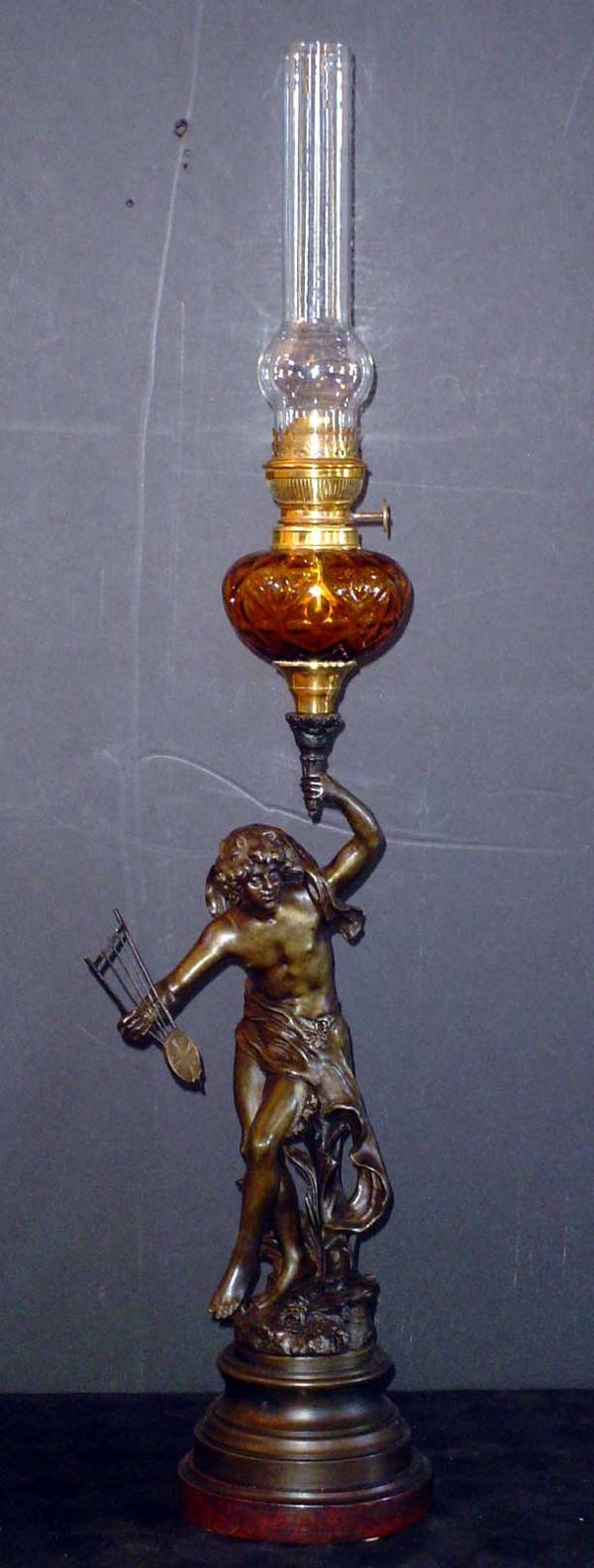 OIL LAMP WITH BOY & AMBER FONT 14275