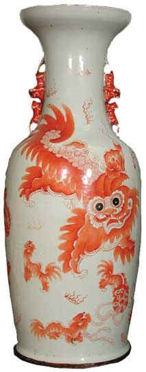 TALL PORCELAIN ORIENTAL VASE WITH LION 10593