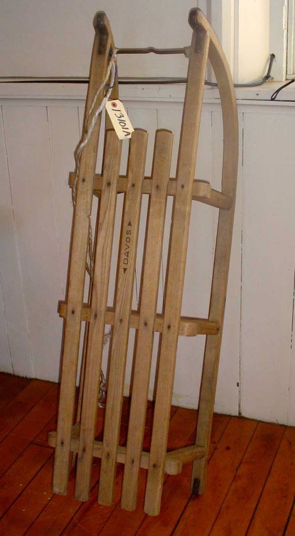 10 WOOD SLEDS (ONLY 1 OF 10 PICTURED) 13101C