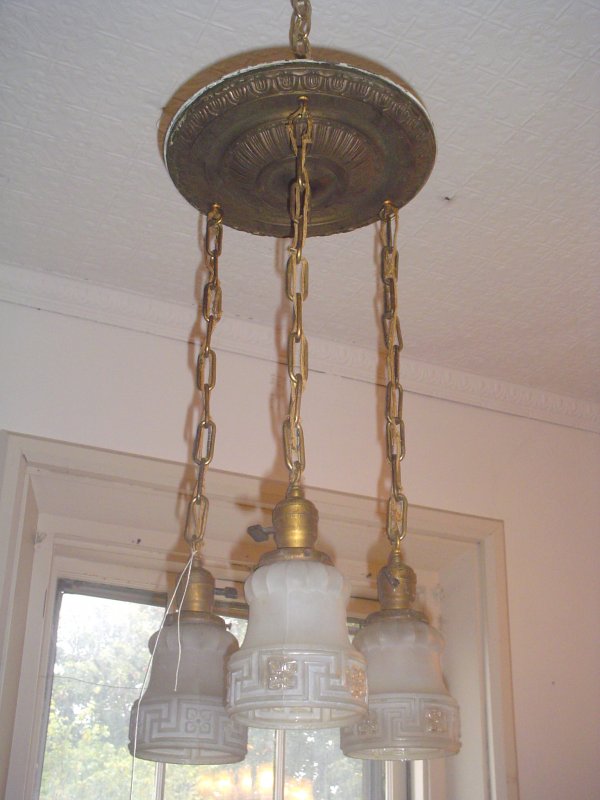 BRASS 3 DROP HUB CAP LIGHT