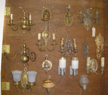 14 BRASS AND BRONZE WALL SCONCES 2992: 14 Brass and bronze wall sconces. Dimensions: Assorted Age: Material: Brass and Bronze