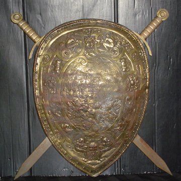 COPPER SHIELD WITH BATTLE SCENE AND FACES 14540