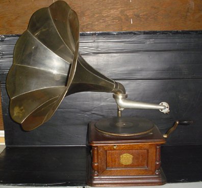 OAK GRAPHOPHONE FROM COLUMBIA RECORDS 3122 - 2