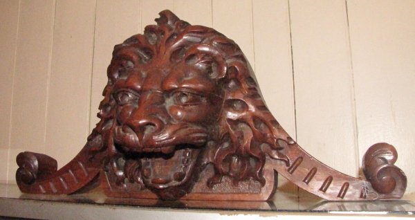 CARVED WALNUT LION HEAD CREST WITH OPEN MOUTH 3616 - 3