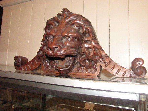CARVED WALNUT LION HEAD CREST WITH OPEN MOUTH 3616 - 4