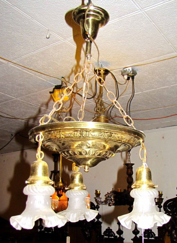 3 DROP HUB CAP LIGHT W/ DECORATIVE SHADES 3746: 3 drop hub cap light w/ decorative deeply ruffled and flared edging in frosted glass shades. Dimensions: 28"H x 17.5"W Age: 1920 Material: Brass &glass