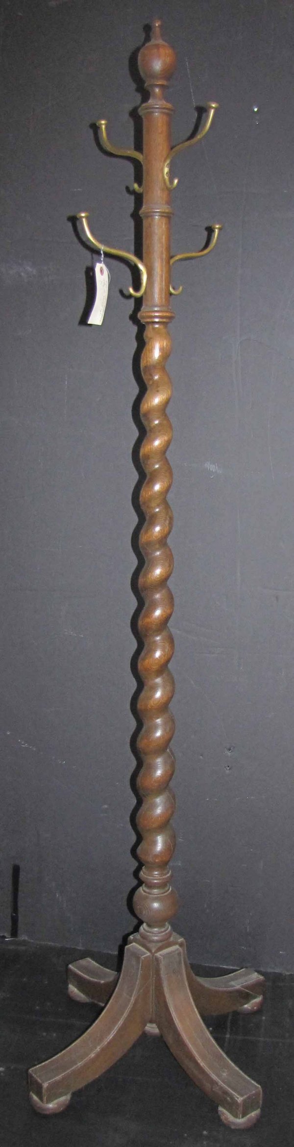 ANTIQUE CARVED OAK TWISTED WOOD COAT RACK. 3632
