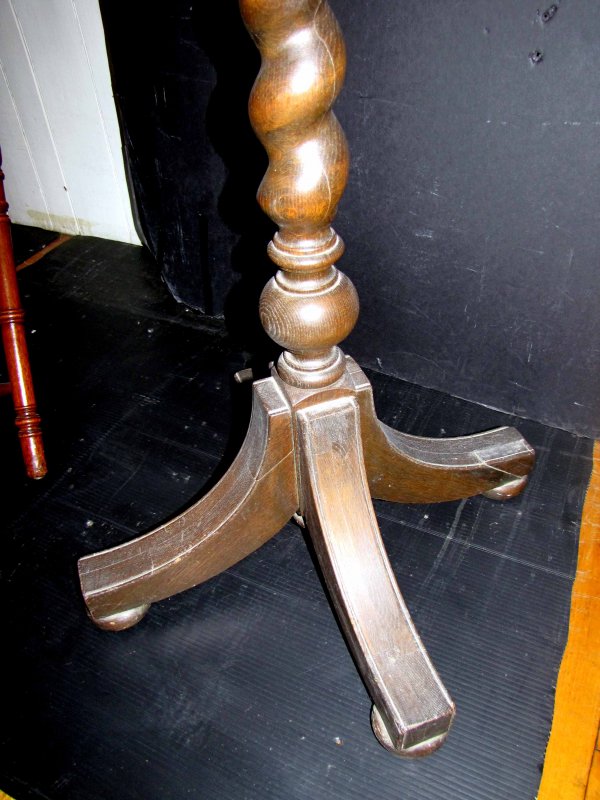 ANTIQUE CARVED OAK TWISTED WOOD COAT RACK. 3632 - 2