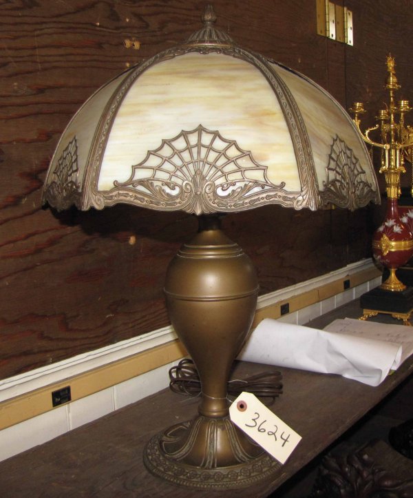 BENT SLAG GLASS TABLE LAMP SPIDER WEB OVERLAY 3624