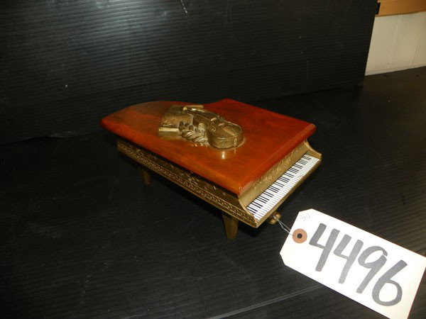 ONYX TOP MUSIC BOX IN SHAPE OF GRAND PIANO 4496: Elaborate onyx top music box in the shape of a grand piano with violin, wreath, & music book top accent. Dimensions: 4.75"H x 8.75"L x 5.5"W Age: Circa 1920 Material: Spelter & onyx