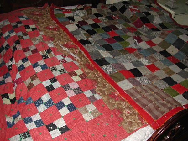 PAIR OF VINTAGE ANTIQUE QUILTS (4194): Set of 2 Vintage antique quilts. Dimensions: 64.5" x 75.5" & 56" x 74.5" Age: Material: Quilt/cloth