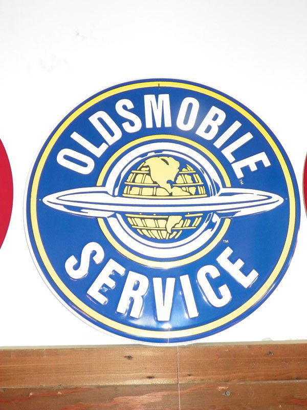 CONTEMP ROUND TIN SIGN OLDSMOBILE 4337D