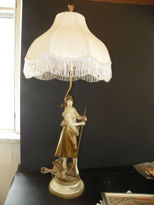 TABLE LAMP OF LADY DECORATIVE FRINGED SHADE (1514)
