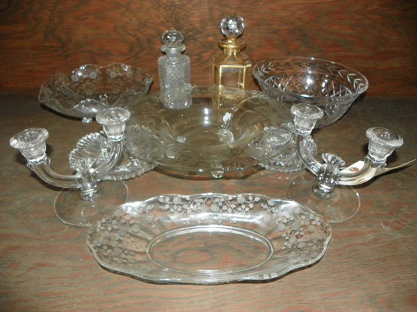 SET OF 10 CRYSTAL ITEMS; PLATTERS, DECANTERS (1515)