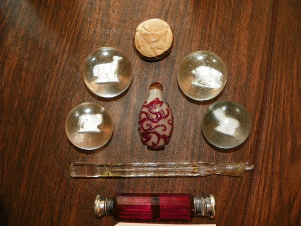 8 PCS GLASS LOT - BALLS W/ ANIMALS, PERFUMES 2320