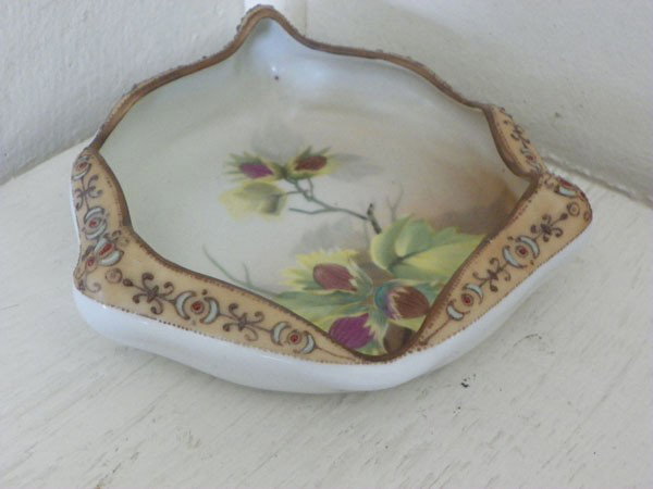 SGD NIPPON CANDY DISH IN ACORN PATTERN (1525): Signed Nippon candy dish in acorn pattern with pinched edges. Dimensions: 2"H x 6"W x 6.5"D Age: C. Material: China