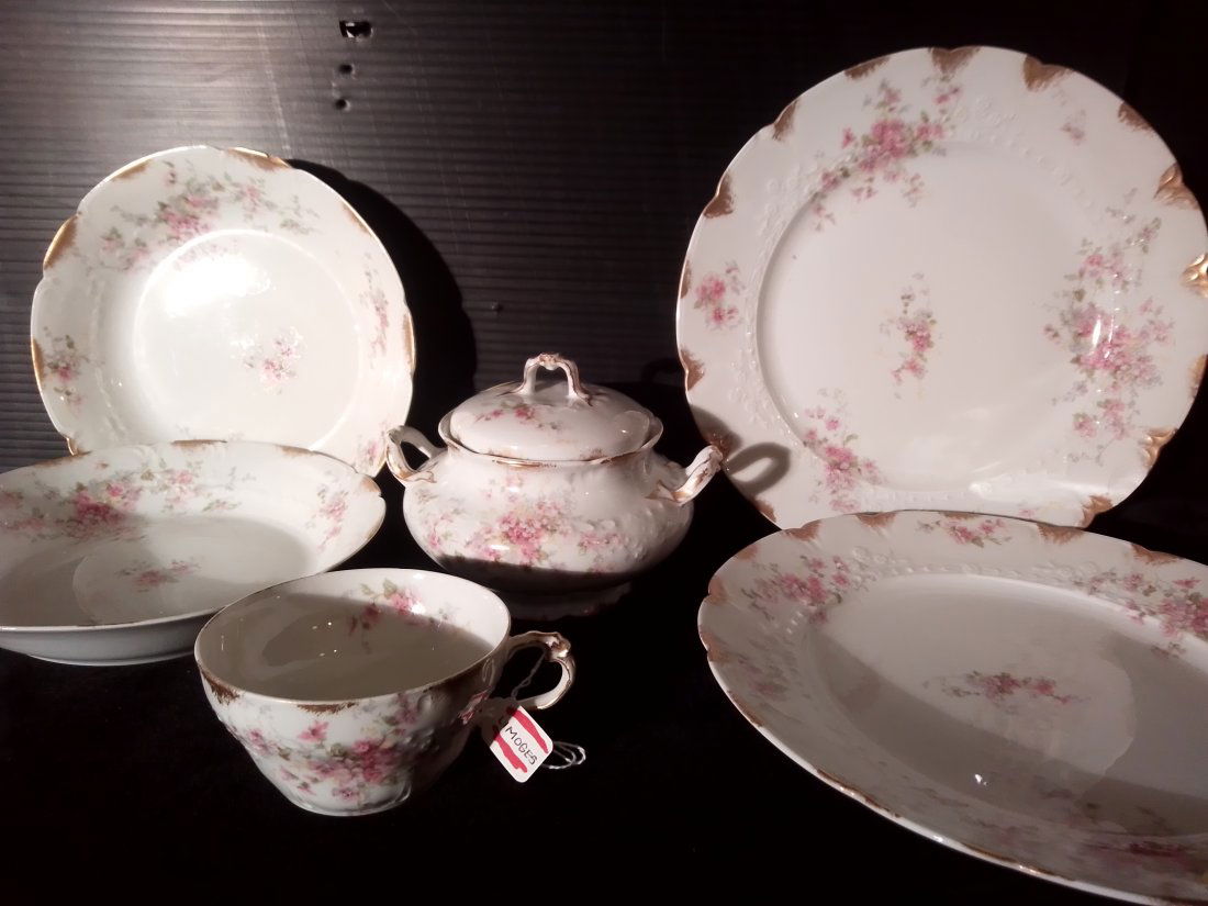 Charles field haviland limoges The Trocardo seven-piece China set: Beautiful 19th century Charles field haviland limoges China set in the trocardo pattern. This lot consists of two plates, two bowls, a covered handled bowl and single teacup, sorry no saucer. Beautifu
