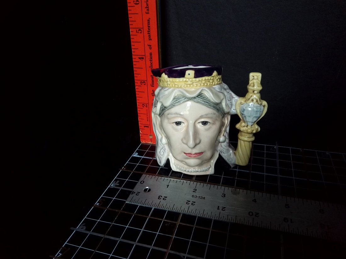 Royal Doulton Toby mug- Queen Victoria special limited edition 1306/1500 (1 of 7)