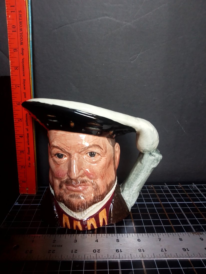 Royal Doulton Toby mug- Large 1975 Henry VIII: Royal Doulton Toby mug- Large 1975 Henry VIII with a paper cut out history lessons: The six wives of Henry VIII.