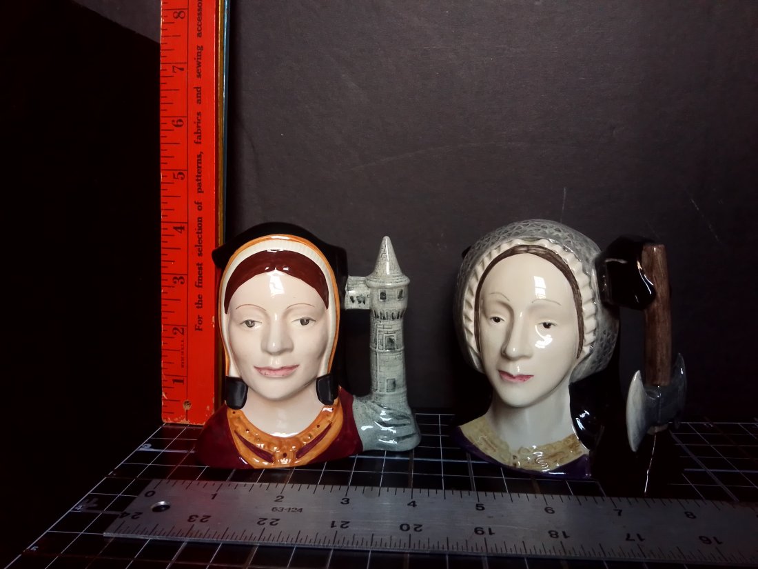 1975 Royal Doulton Toby mugs, Catherine of Aragon & Anne Boleyn: 1975 Royal Doulton Toby mugs, Catherine of Aragon & Anne Boleyn