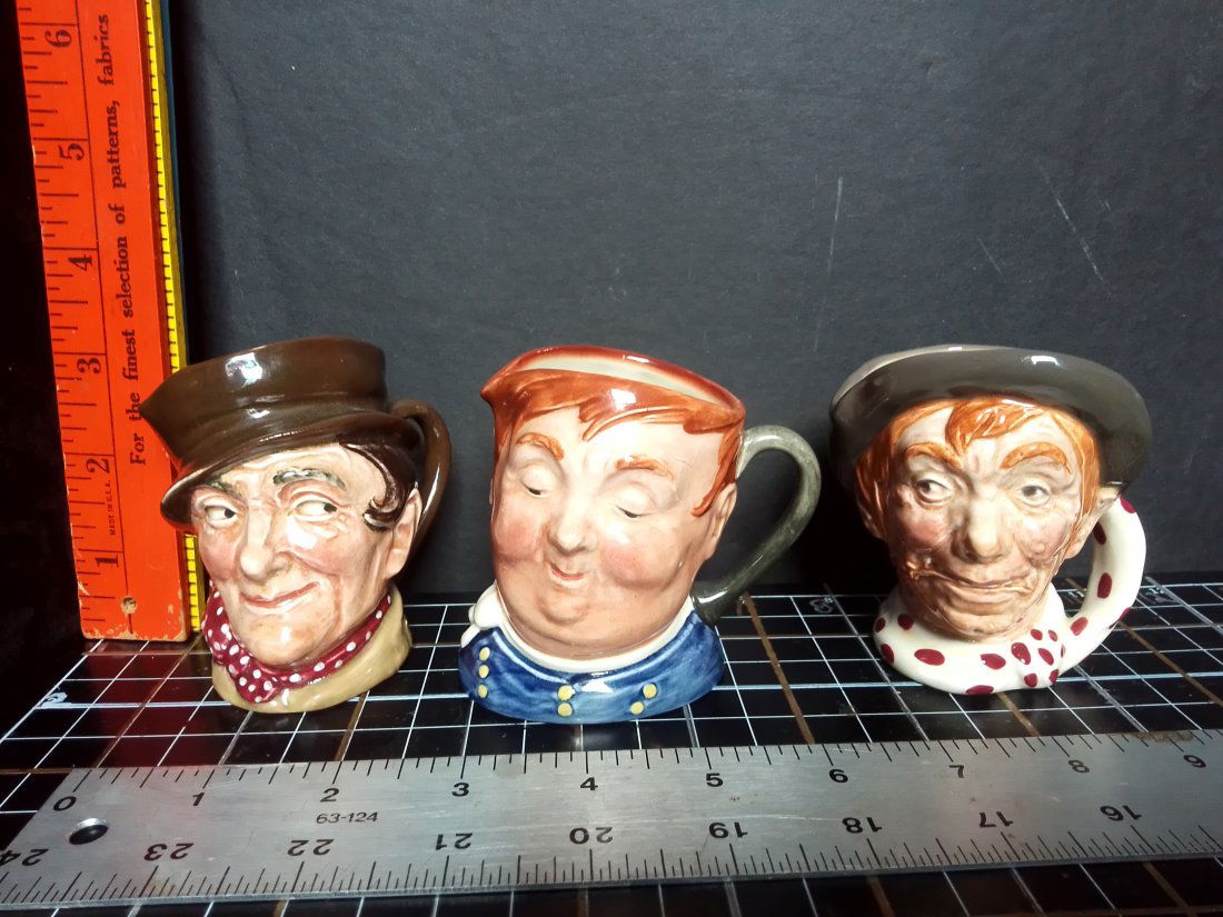 3 Royal Doulton Toby mugs- Fat Boy (Dixon character), Sam Weller & Jarge all approx. 3" high (1 of 5)