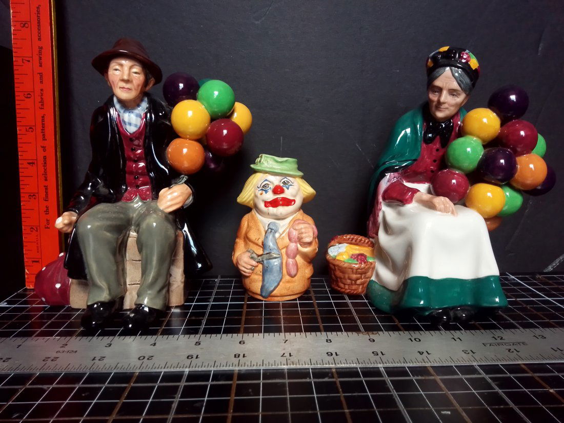 3 Royal Doulton pieces, Charlie Cheer clown, balloon man & balloon seller (1 of 4)