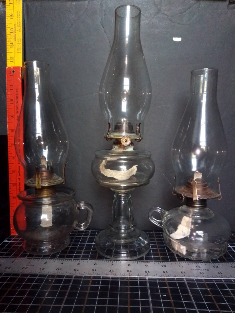 3 antique glass oil lamps, 1870 #1 Queen Ann burner, P & A mfg Eagle burner & Lamplight farms: 3 antique glass oil lamps, 1870 #1 Queen Ann burner, P & A mfg Eagle burner & Lamplight farms Size range is 11 1/2" - 15 1/4" highIf you need individual measurements please don't hesitate to contact u
