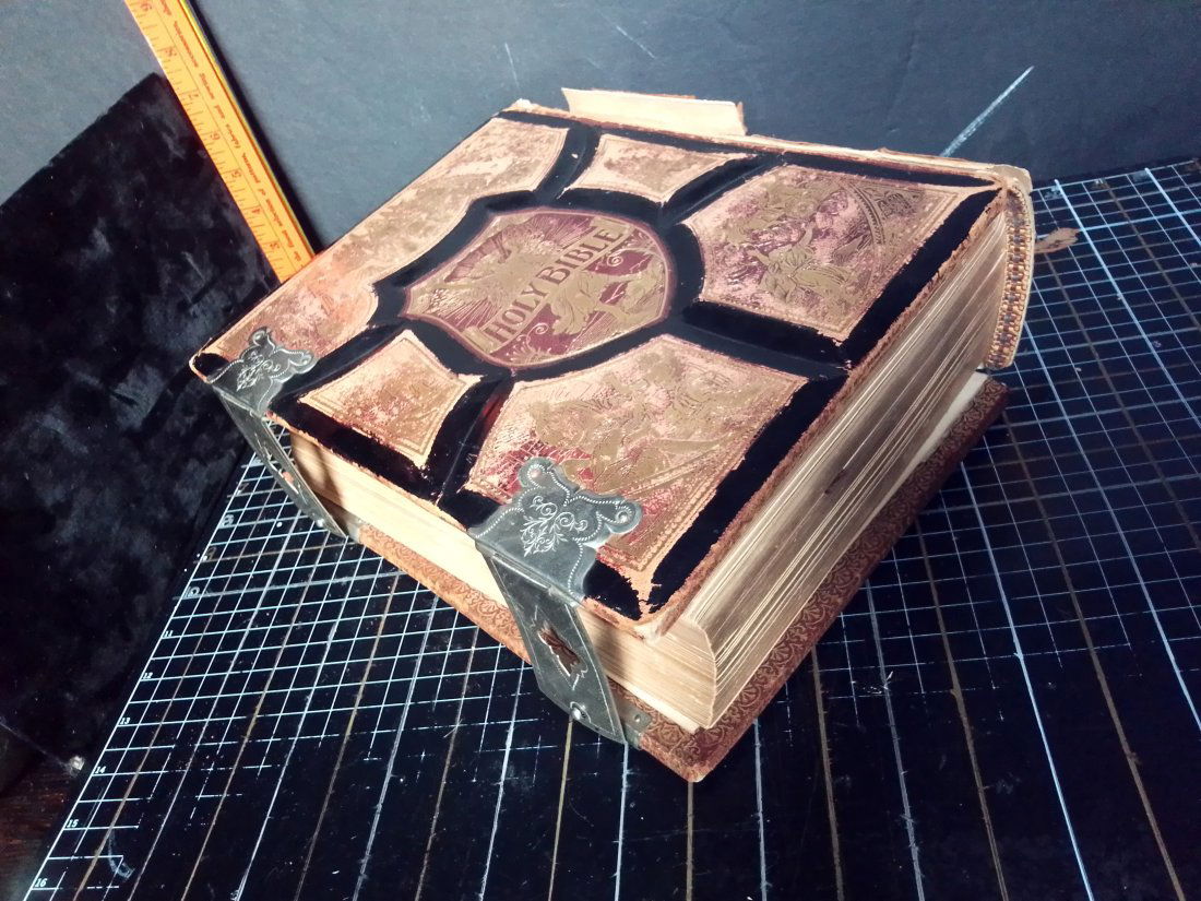 Antique E Gately & Co Boston Combination edition illustrated Bible Gold guilt (1 of 20)