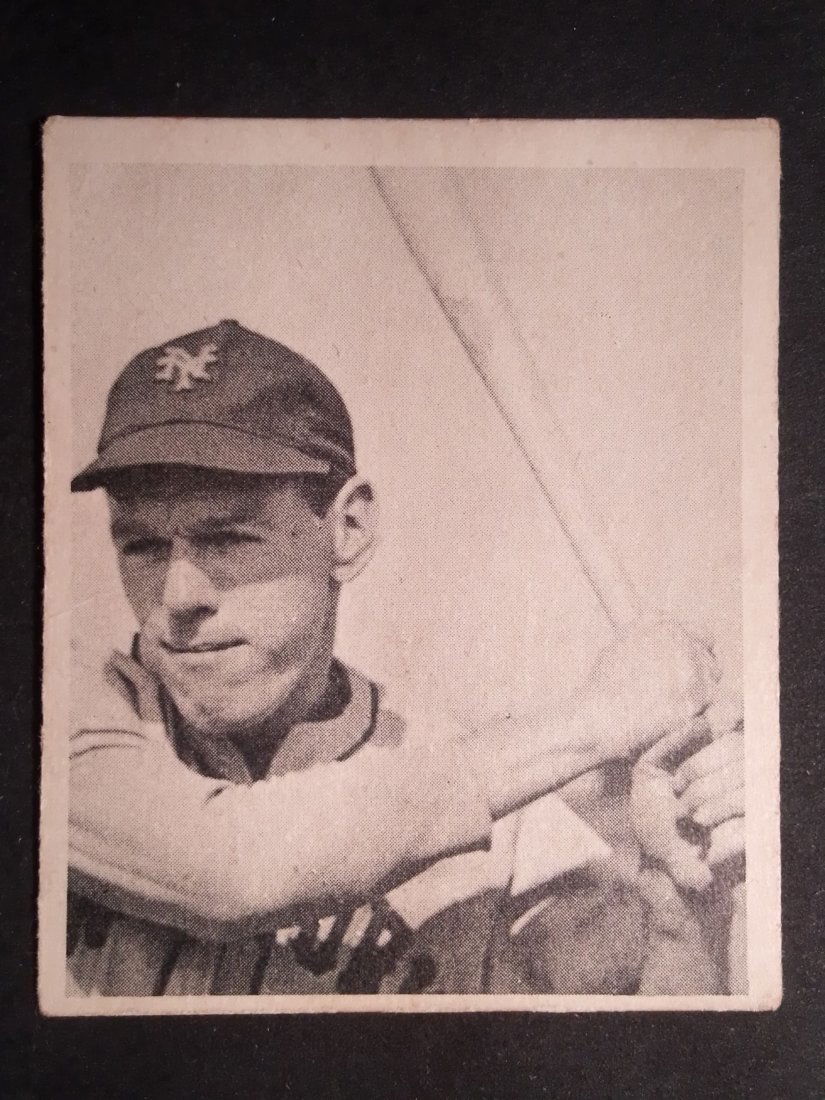 1948 Bowman #20 Buddy Kerr, Short Print Vintage baseball card (1 of 2)