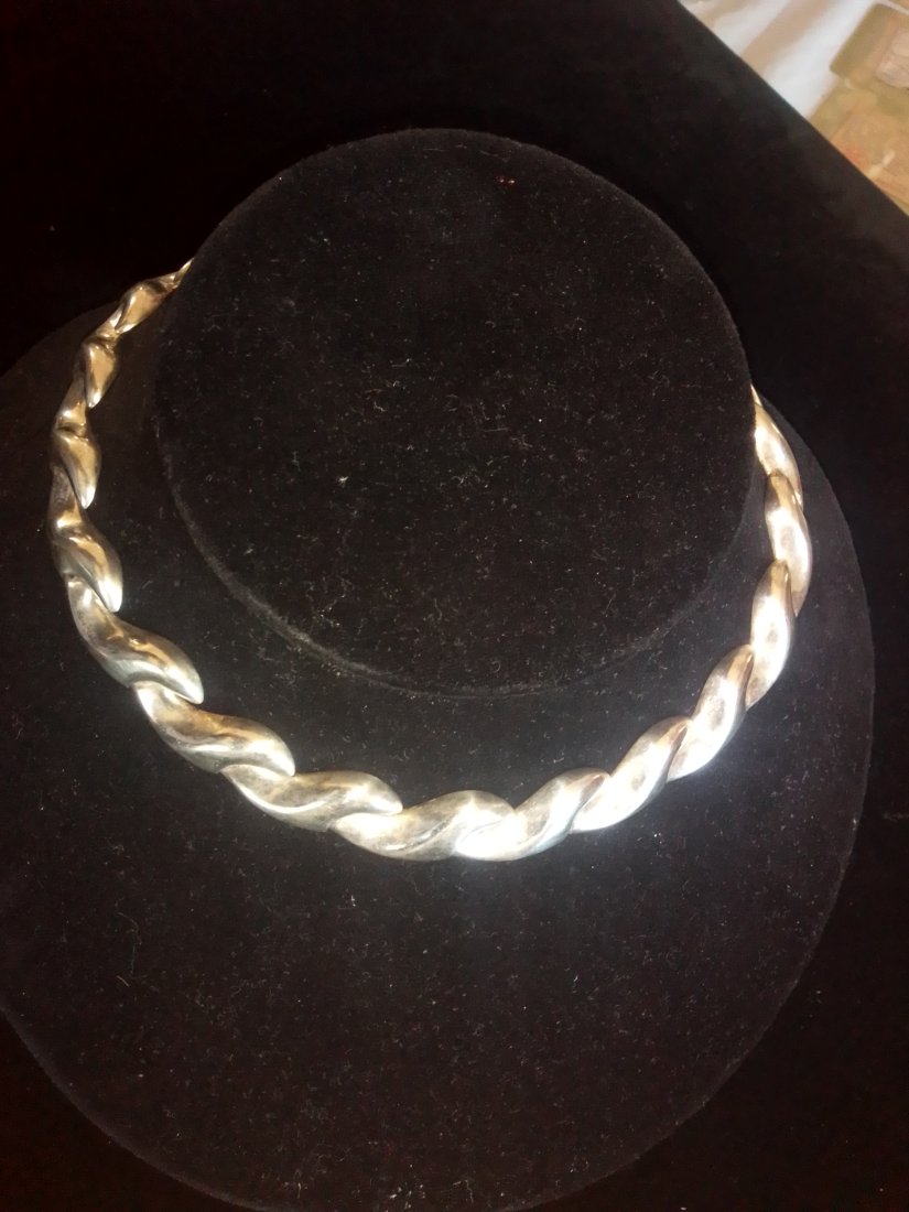 925 Sterling modernist Jondell Ent. Wave design Choker collar necklace, 17" 2.765 troy ounces: 925 Sterling modernist Jondell Ent. Inc. Mexico Wave design Choker collar necklace, 17" 2.765 troy ounces. This necklace has a wonderful mid-century modern wave style design but unfortunately the clas