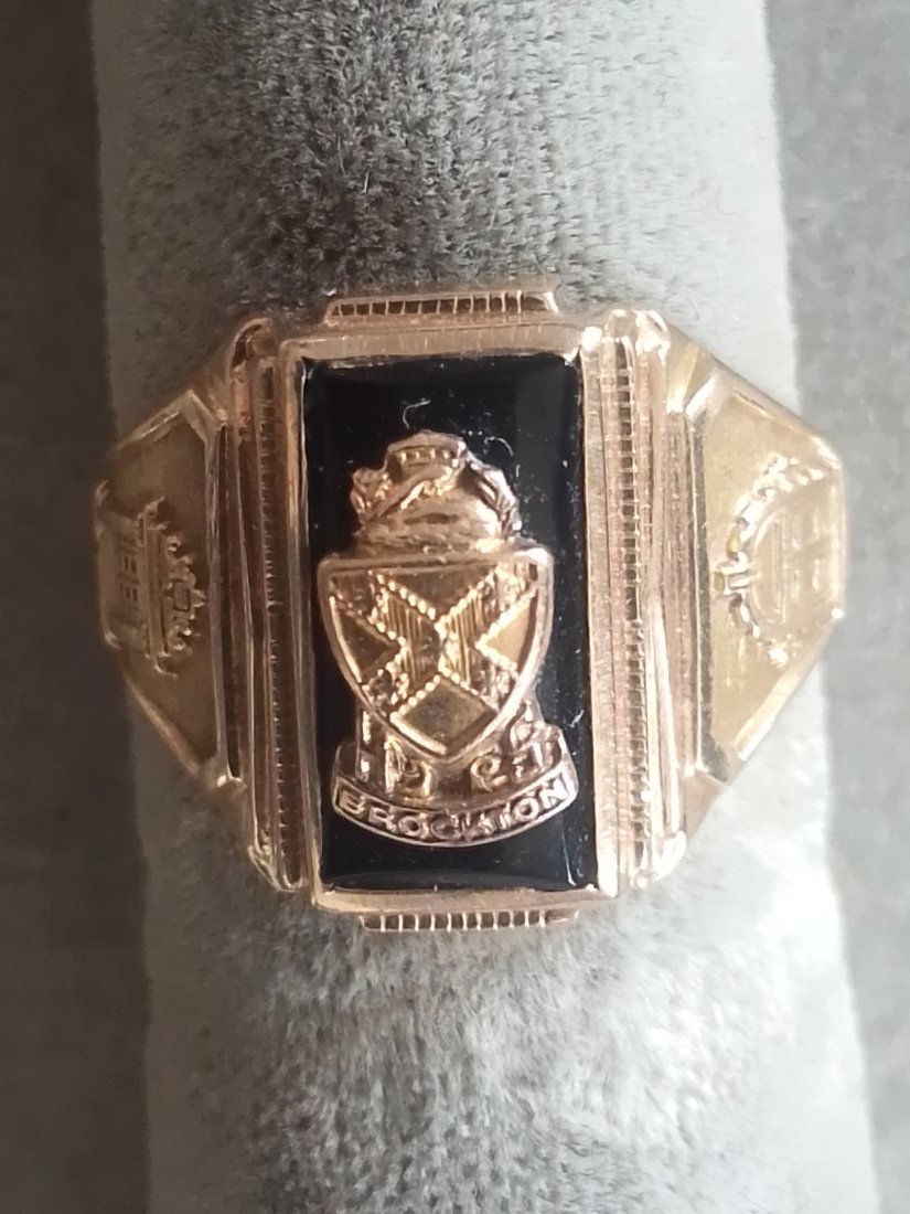 Vintage Art Deco 1961 10 K Gold Brockton high school class ring size 6 1/2,  .195 troy ounces (1 of 8)