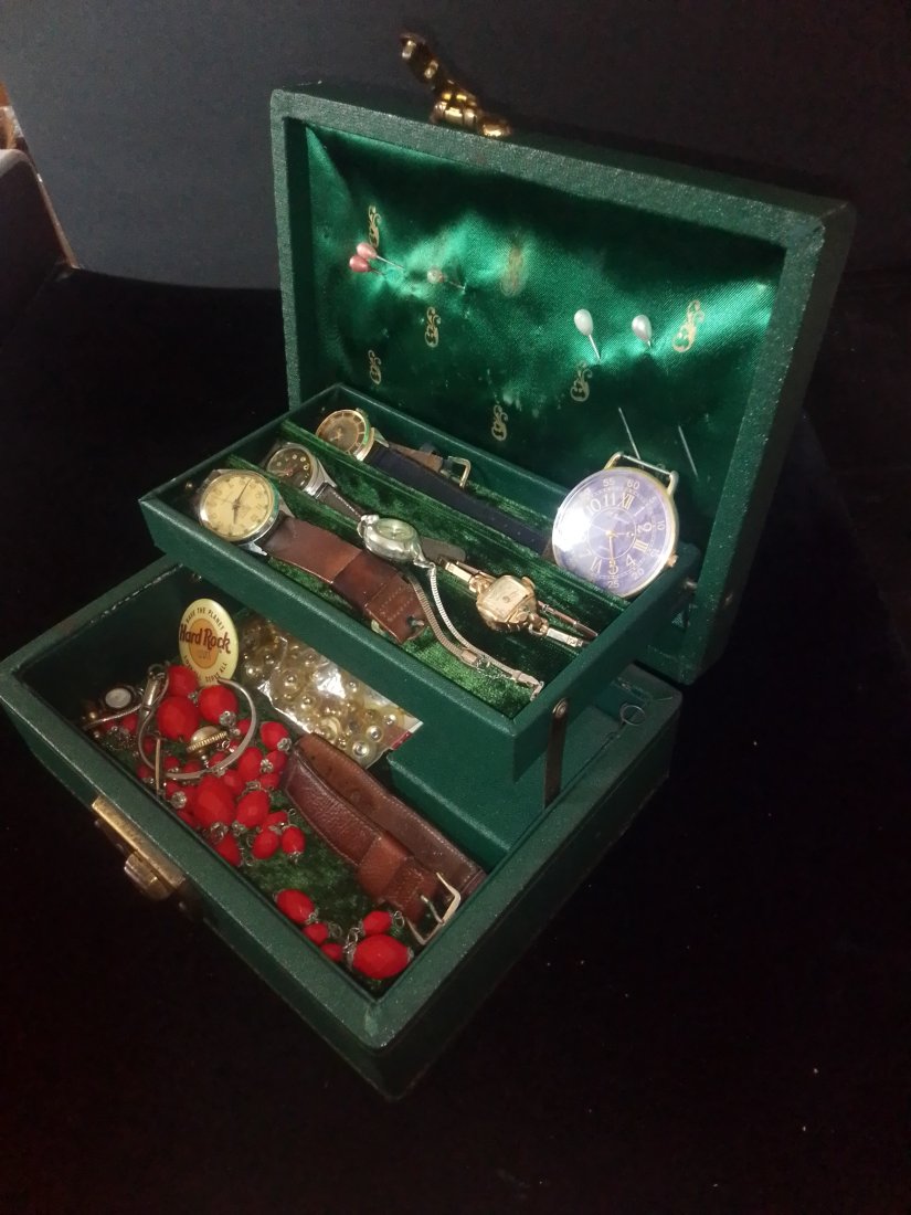 Vintage jewelry music box "some enchanted evening" with mixed contents (1 of 11)