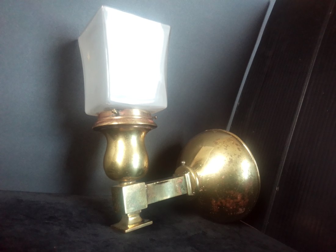 Circa 1910 Bradley and Hubbard Handel Bell square arm wall sconce mission arts and crafts style: Circa 1910 Bradley and Hubbard Handel Bell square arm wall sconce mission arts and crafts style.