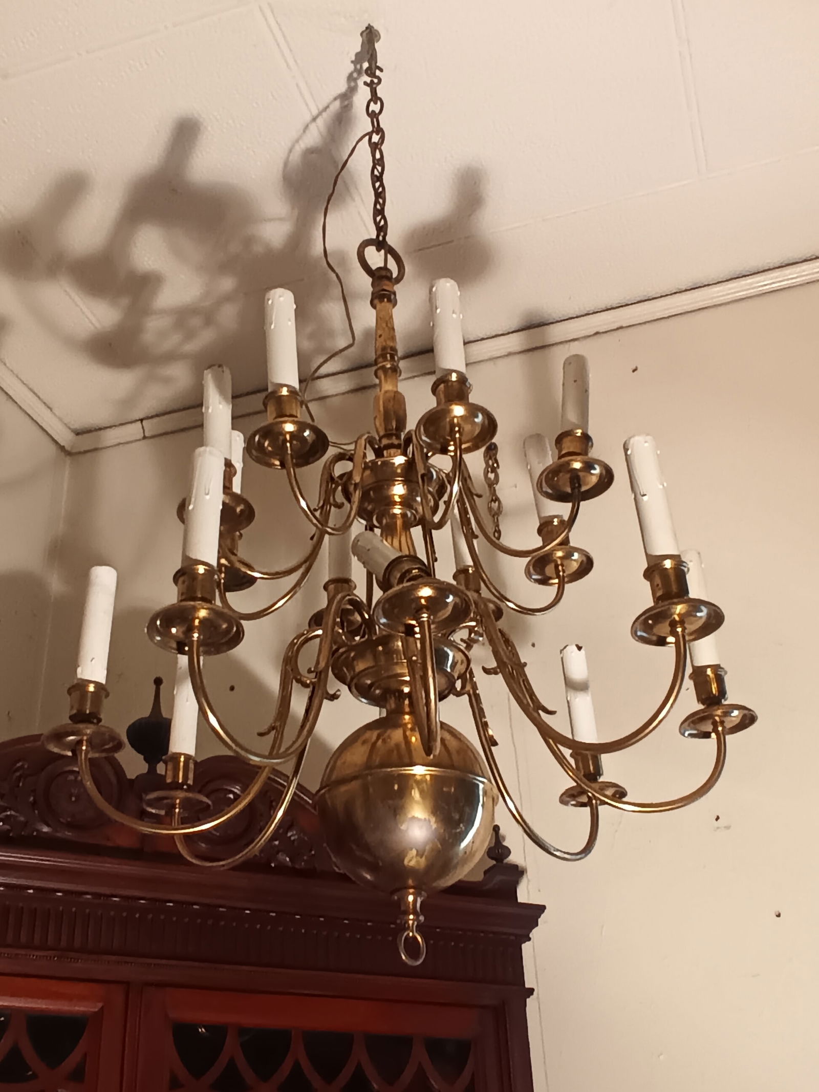 Large vintage Williamsburg 2 tier, 16 arm brass chandelier (1 of 9)