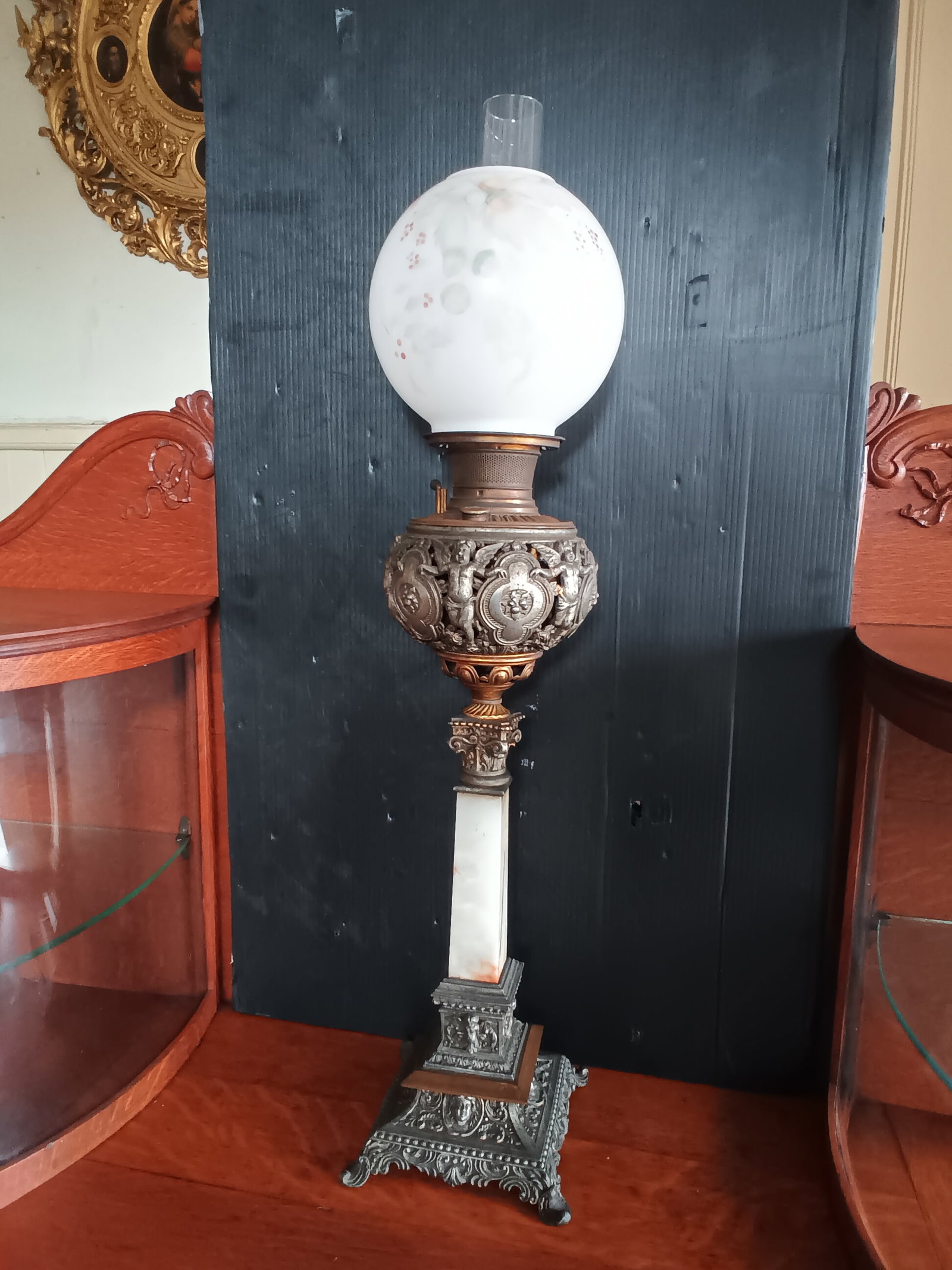 Antique Victorian Bradley and Hubbard oil lamp w/ winged Cupid's, onyx column - all original: Antique Victorian Bradley and Hubbard oil lamp w/ winged Cupid's, onyx column - all original. I am uncertain as to how this particular burner works but would imagine it would work fine because no one 