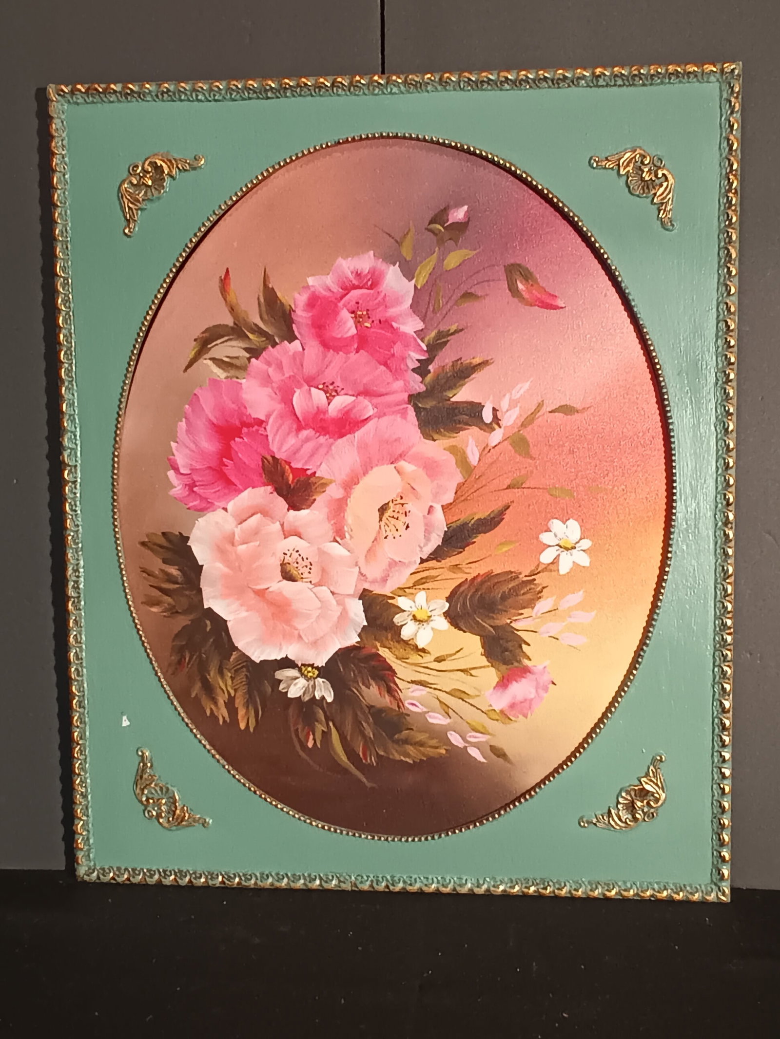 Oval Oil on Canvas painting of roses signed KE Stuart, bright colored with Vintage Style frame: Oval Oil on Canvas painting of roses signed KE Stuart, bright colored with Vintage Style frame. Frame - 22 3/4" x 18 3/4", canvas - 20" x 16". Please help me get to 500 followers so I may be able to s