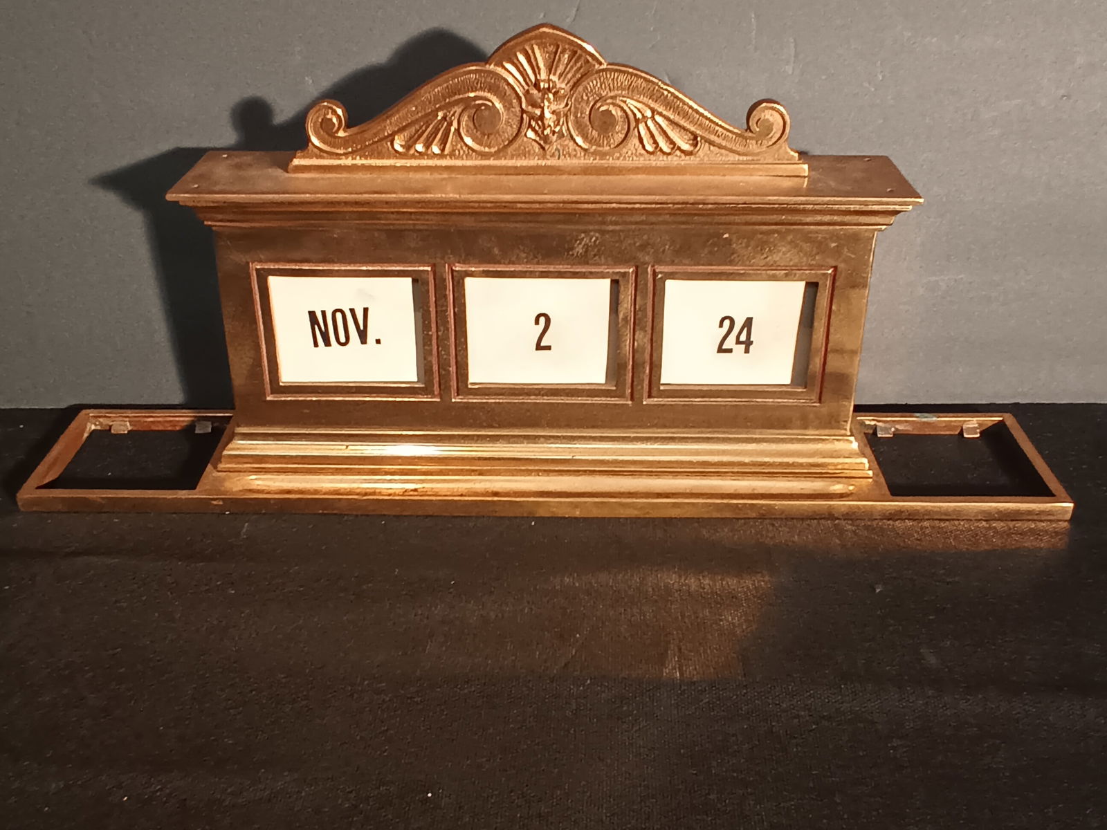 Restored antique cast bronze table calendar with Eagle crest (1 of 7)