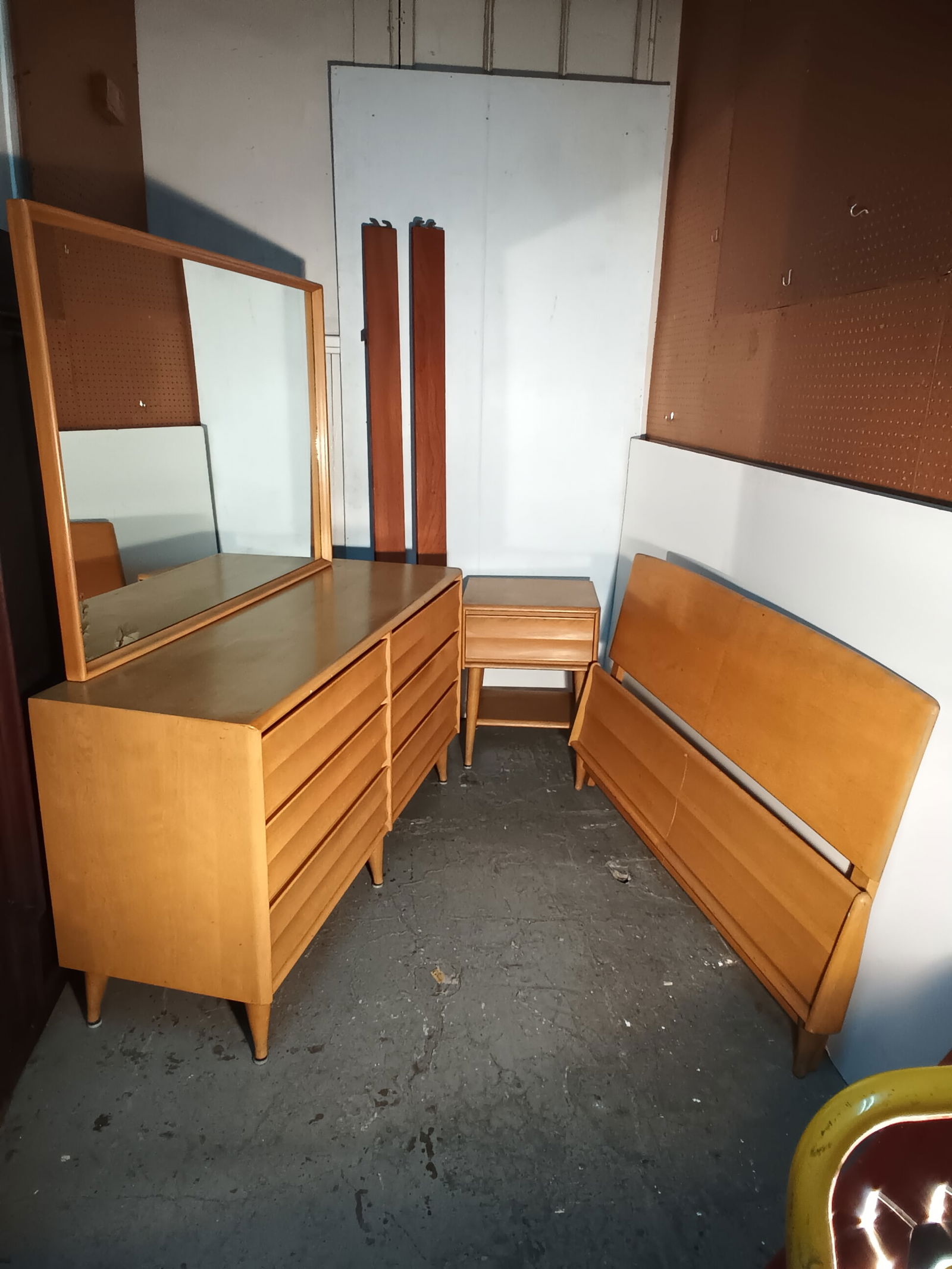 Mid Century Modern Haywood Wakefield 3 pc Bedroom Set, Bed, dresser & Nightstand (1 of 16)