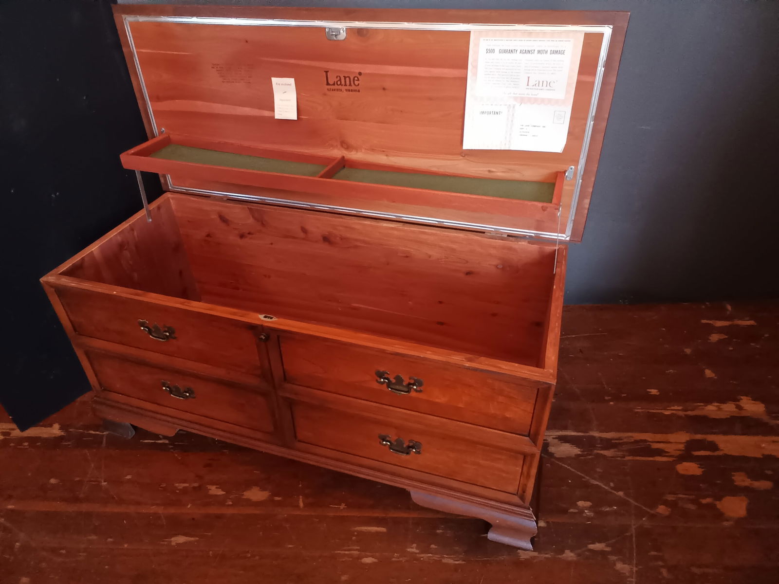 Very clean like new vintage Lane Cedar chest blanket storage with key and all (1 of 10)