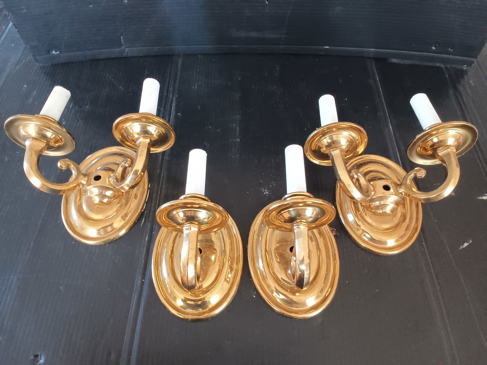 4 matching cast brass wall fixtures sconces, pr double arm & pr single arm, Oval backplates (1 of 5)