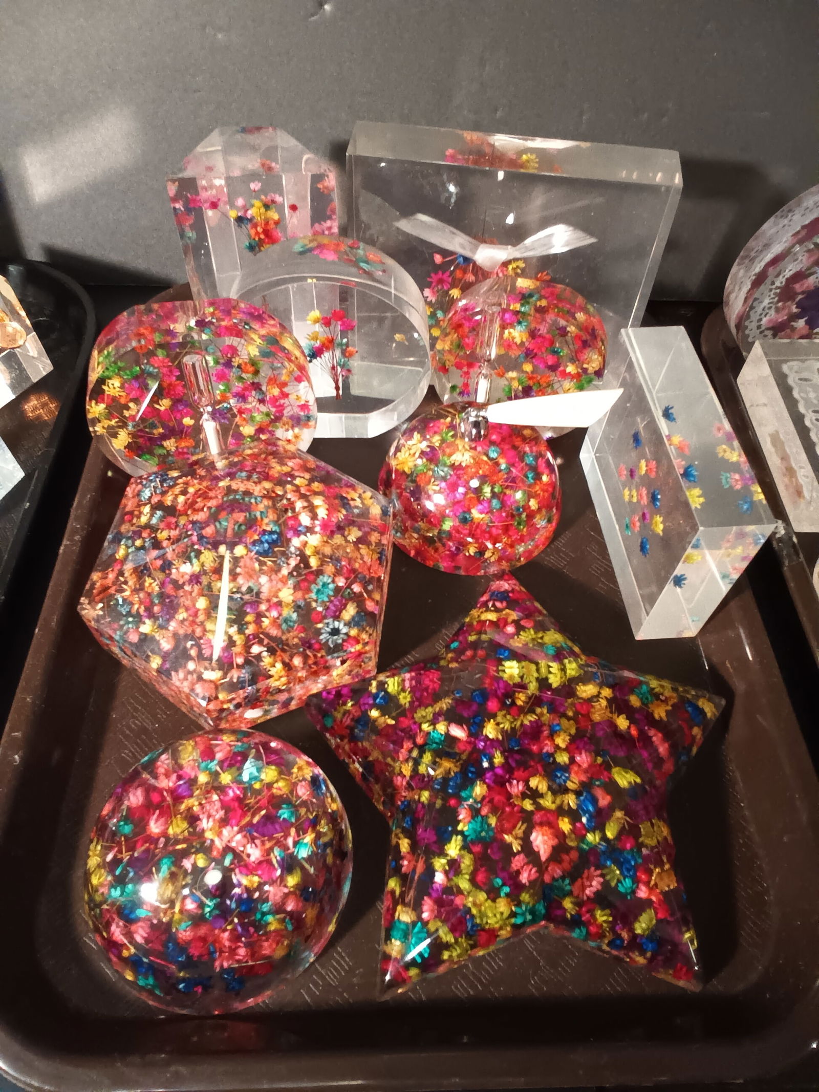 Mid Century Modern Lucite Paperweights 10 different floral confetti: Mid Century Modern Lucite Paperweights 10 different floral confetti. I am listing these lucite pieces in no particular order as fairly quick listings and just a generic description of what consist in