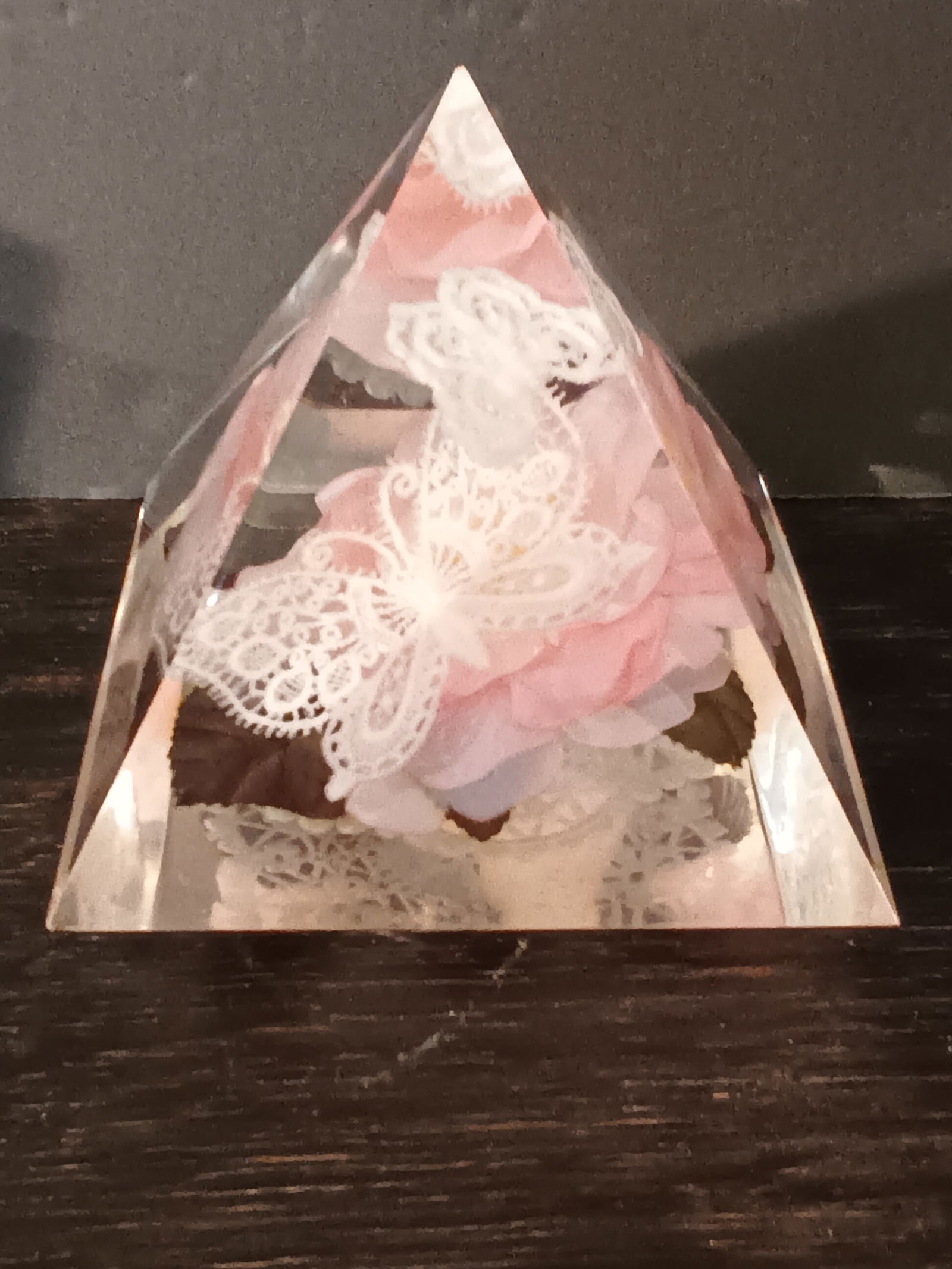 Mid Century Modern Lucite Paperweights, pyramid style with lace, flowers & Butterflies: Mid Century Modern Lucite Paperweights, pyramid style with lace, flowers & Butterflies. I am listing these lucite pieces in no particular order as fairly quick listings and just a generic description