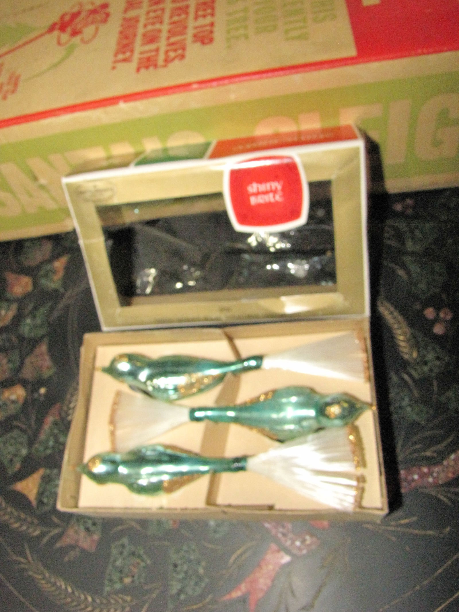 3 Vintage TURQUOISE Blue Shiny Brite Glass Clip On Bird Christmas Ornaments in Original Box: 3 Vintage TURQUOISE Blue Shiny Brite Glass Clip On Bird Christmas Ornaments in Original Box 6 1/2" x 4" x 2". I will be adding more items till the 1st weekend in November, 1st or 2nd. Please check bac